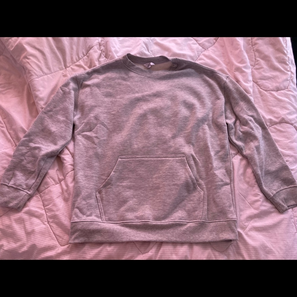 Grey pocketed crew neck